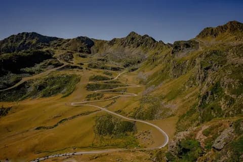 Carretera serpentí a Andorra