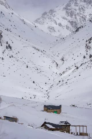 Borda al vall nevat de Canillo